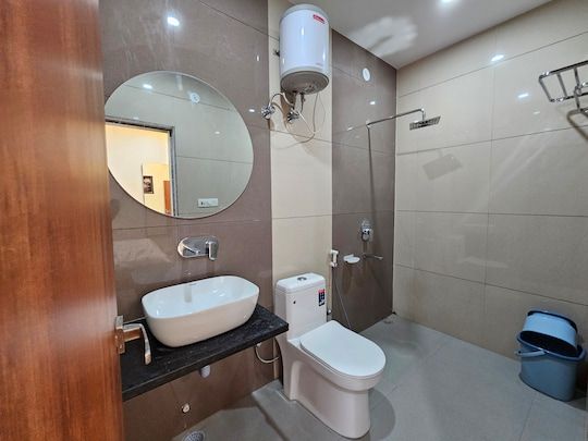 Hotel Sunrise DELUXE AC ROOM 3