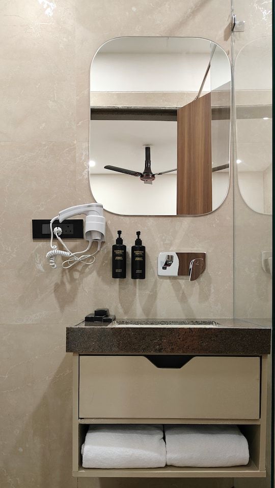 Anjushree Value Stay Standard (No View) With King Bed 4