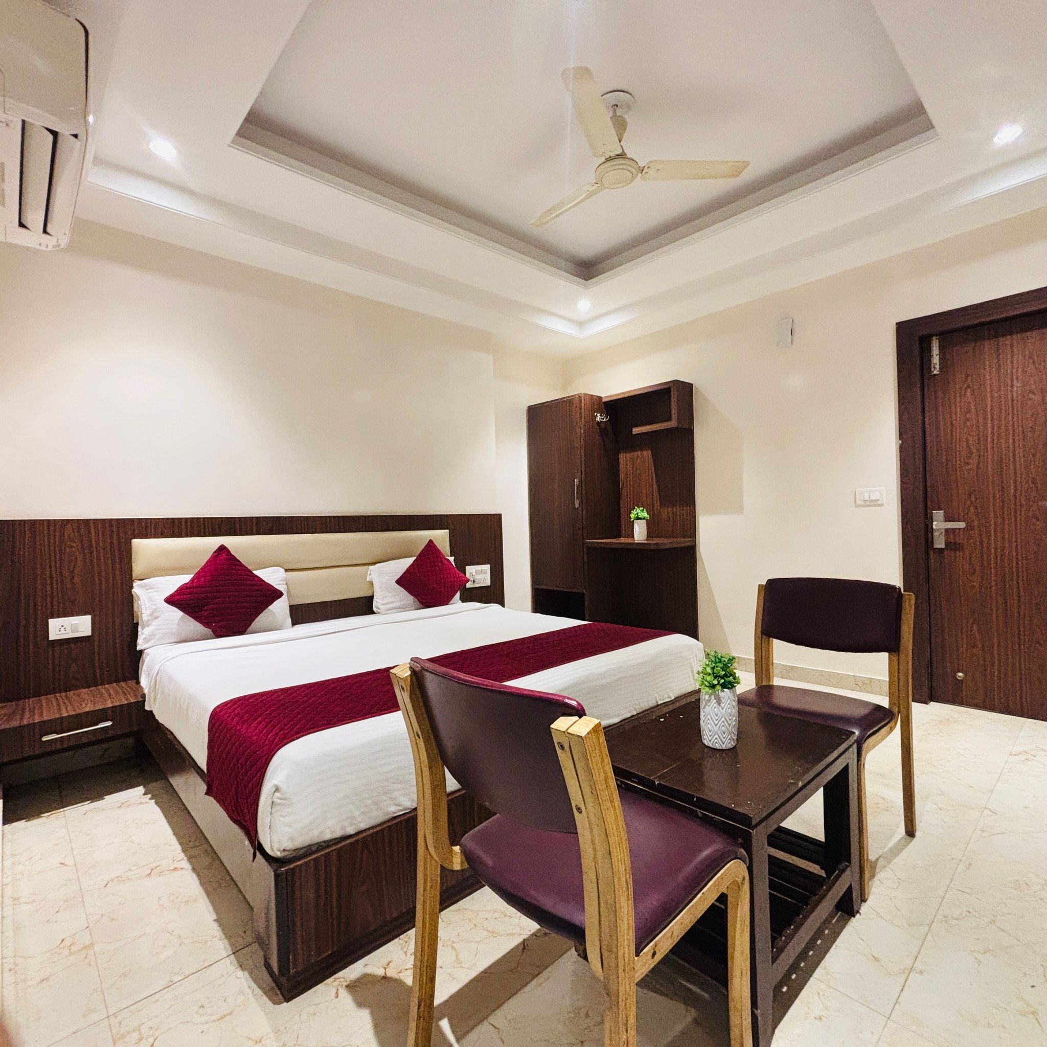 Hotel Vinayak Near akshaypatra jagatpura Deluxe Room 9
