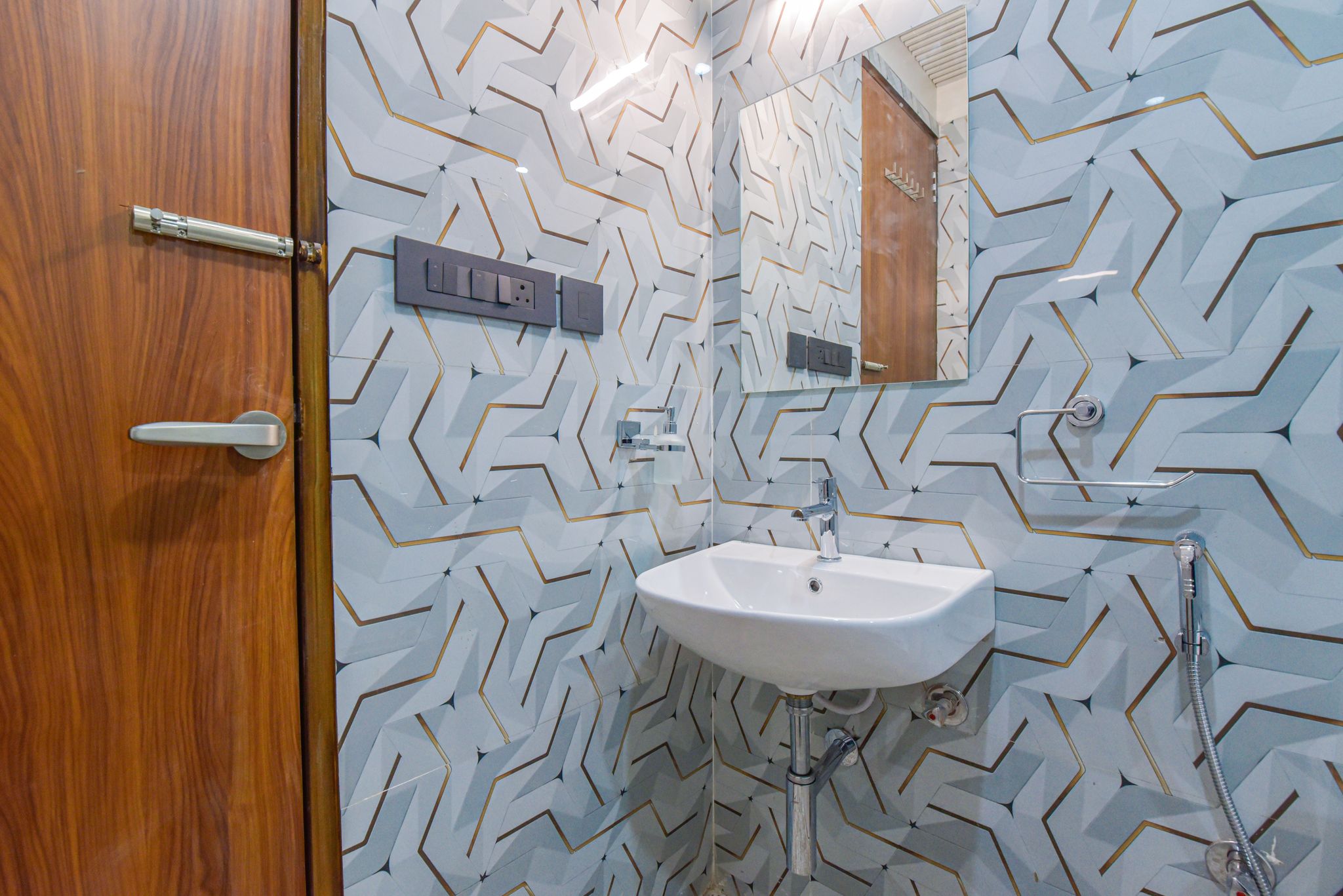 Hotel Starlink By The Nine Hotel Deluxe Room with City View 4