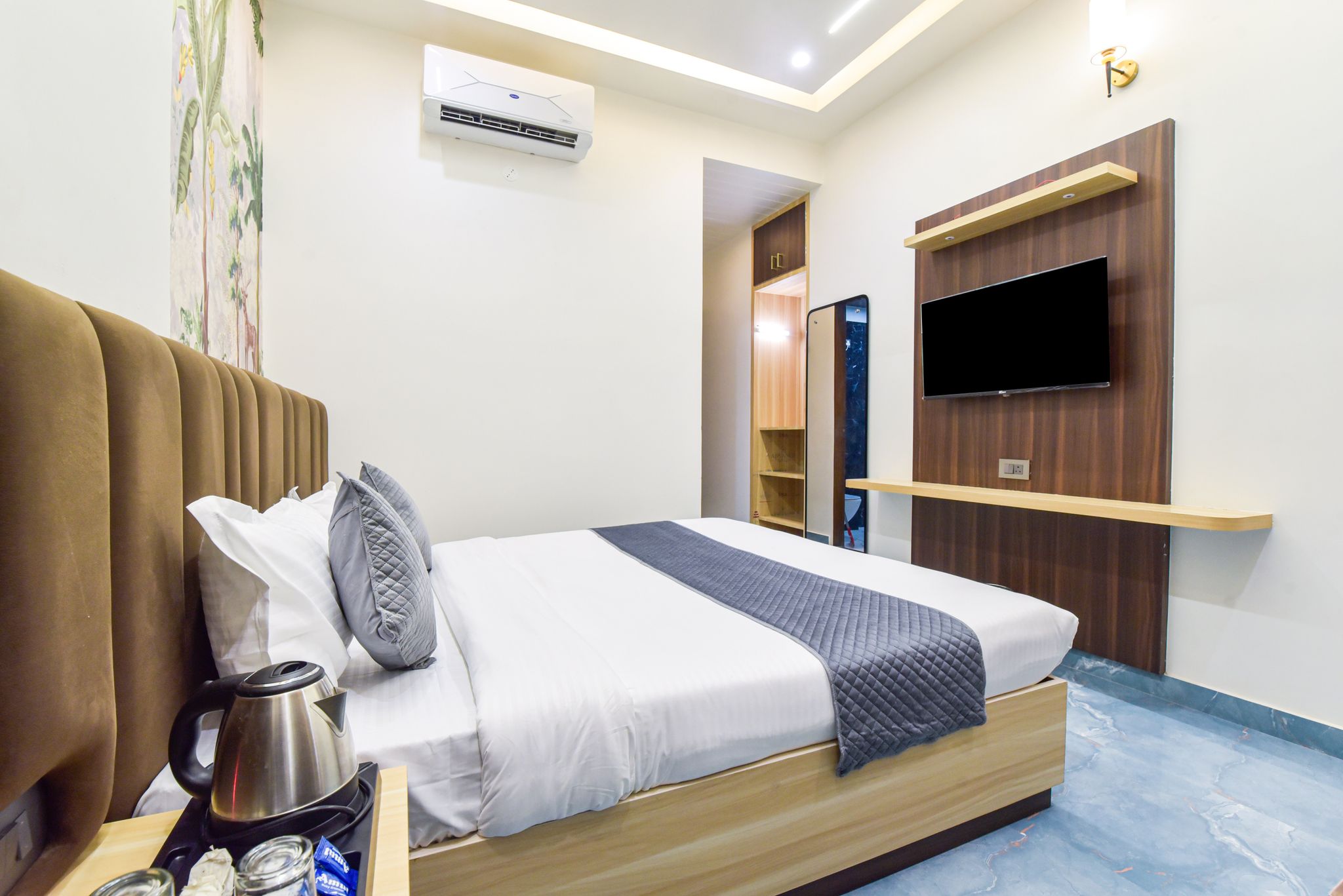 Hotel Starlink By The Nine Hotel Deluxe Room with City View 2