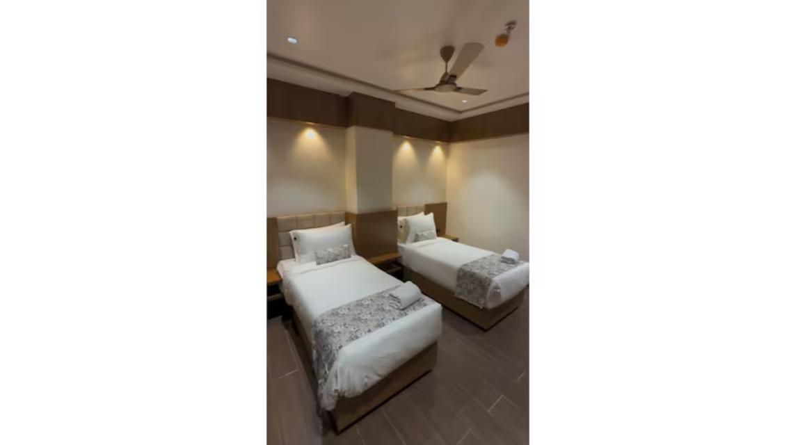 Deluxe Twin Bed Room