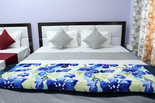 Deluxe Double Bed Room (AC)