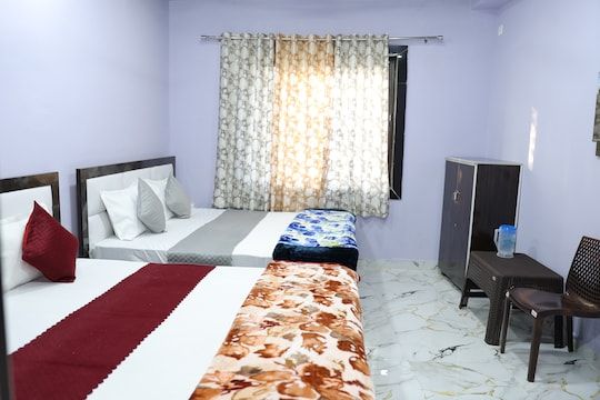 Deluxe Double Bed Room (AC)