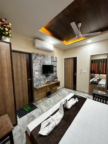 Hotel Royal Suites Plus Royal Deluxe Room AC 4