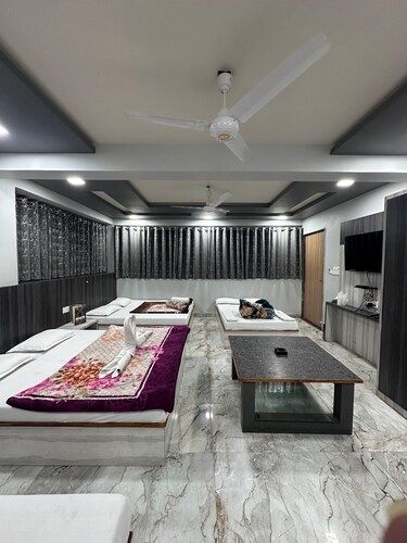 Royal Deluxe Ten Bedroom