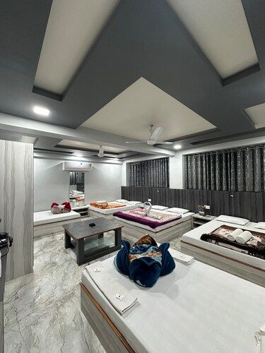 Royal Deluxe Ten Bedroom