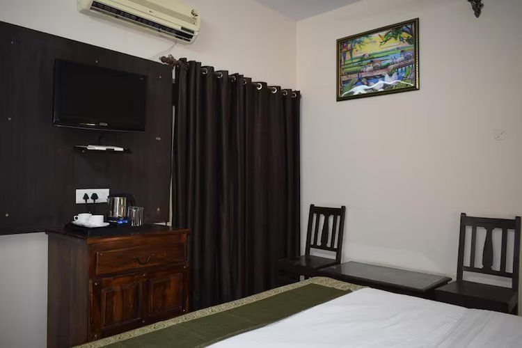 Tiger Safari Resort Cottage Room With Swimming Pool View