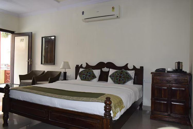 Tiger Safari Resort Cottage Room With Swimming Pool View 3
