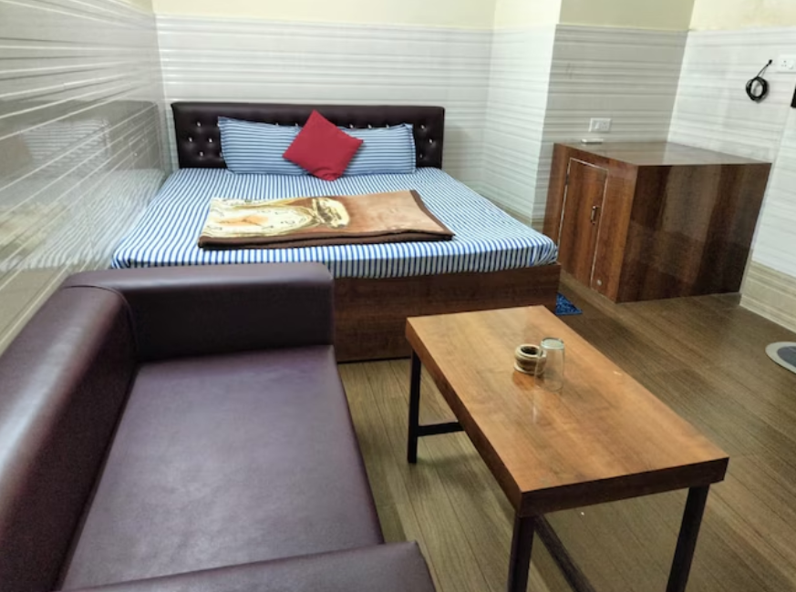 Hotel Gloria Residency (near Railway st. And Tripura university) Double room (Good for Unmarried couples) 4