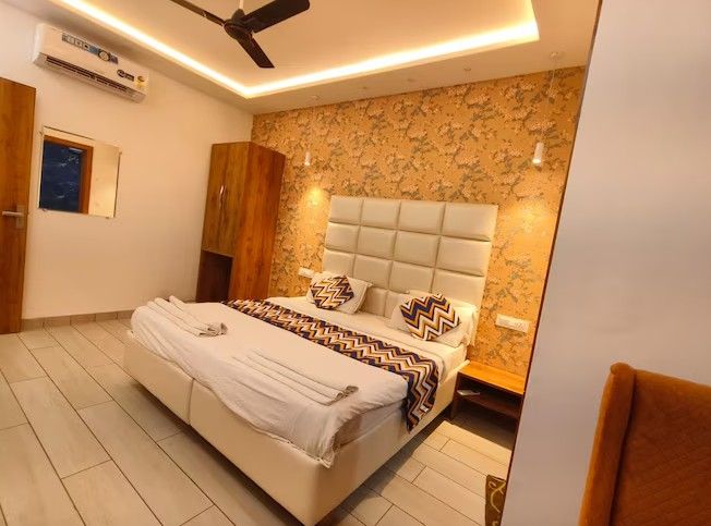 Semi Deluxe room ( without window no view )