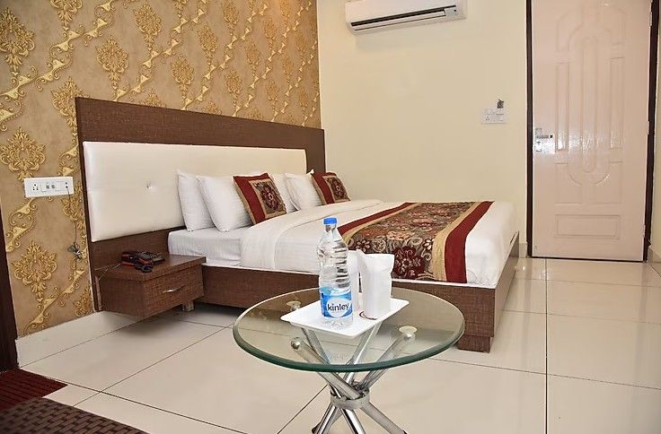 Hotel Oscar Deluxe Double Room 3