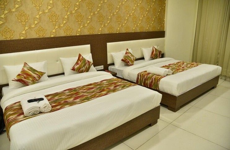 FAMILY ROOM WITH DOUBLE WASHROOM