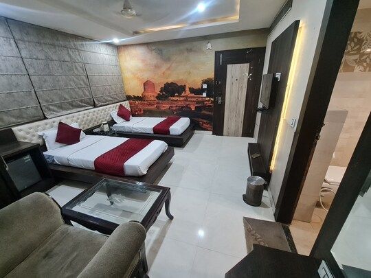 HOTEL GAUTAM GRAND Deluxe Room 3