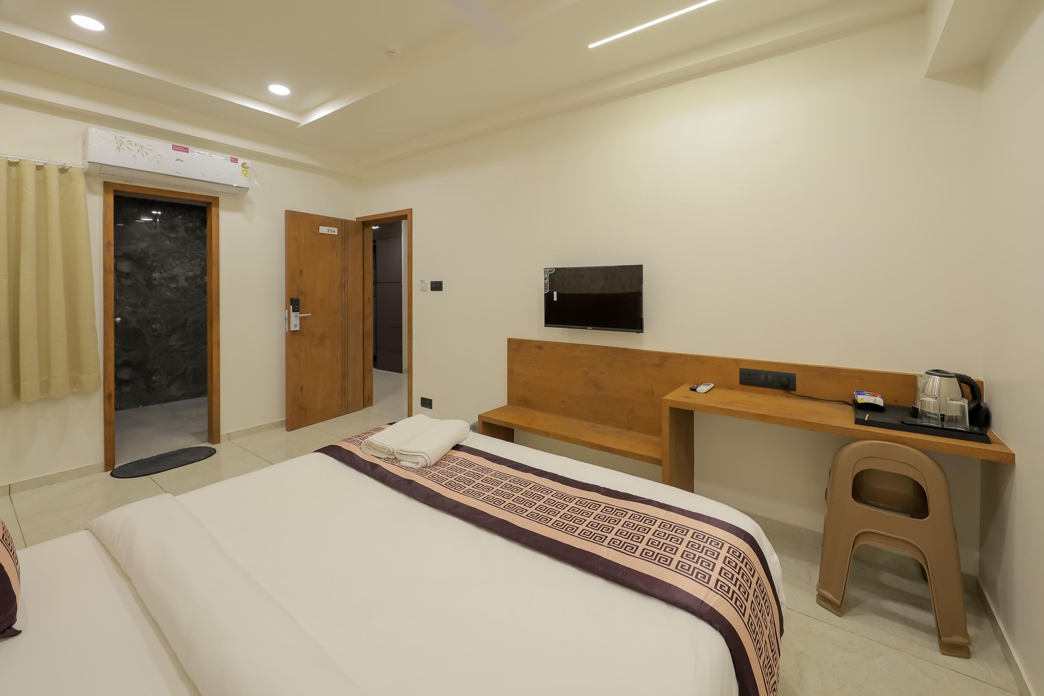Hotel Shreeji Inn Somnath Delux Room with King Bed 4