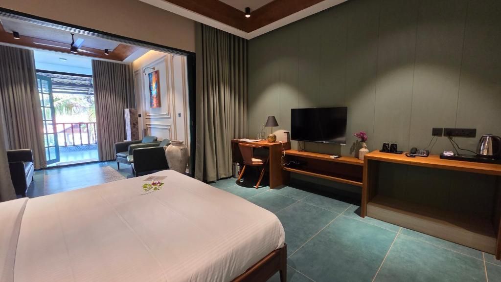 Mango Lantern by Citrine Ashtamudi Deluxe Room