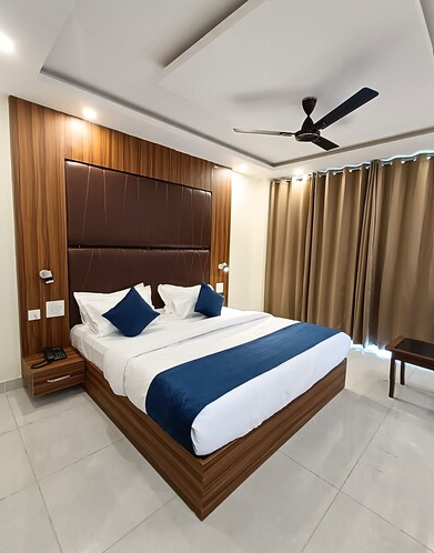 Hotel Luxeevista By Navodayans Deluxe Room Main Market View 2