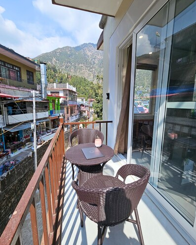 Hotel Luxeevista By Navodayans Deluxe Room Main Market View 4