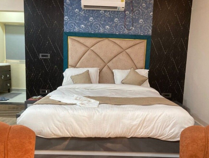 Deluxe King Bed Room with City View