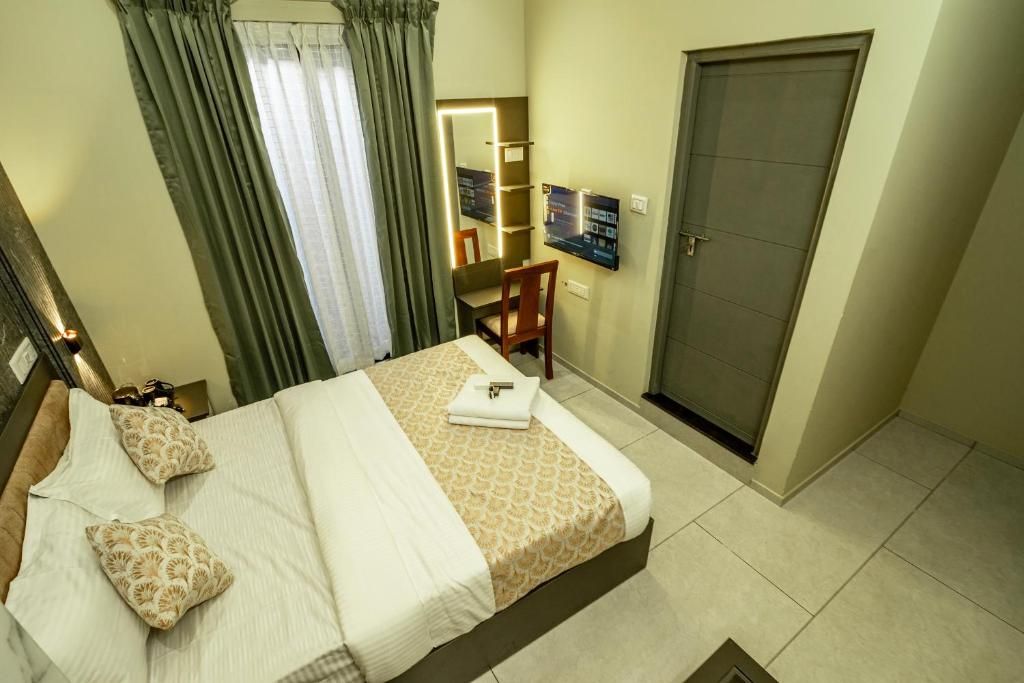 Zoho Suites Double 5