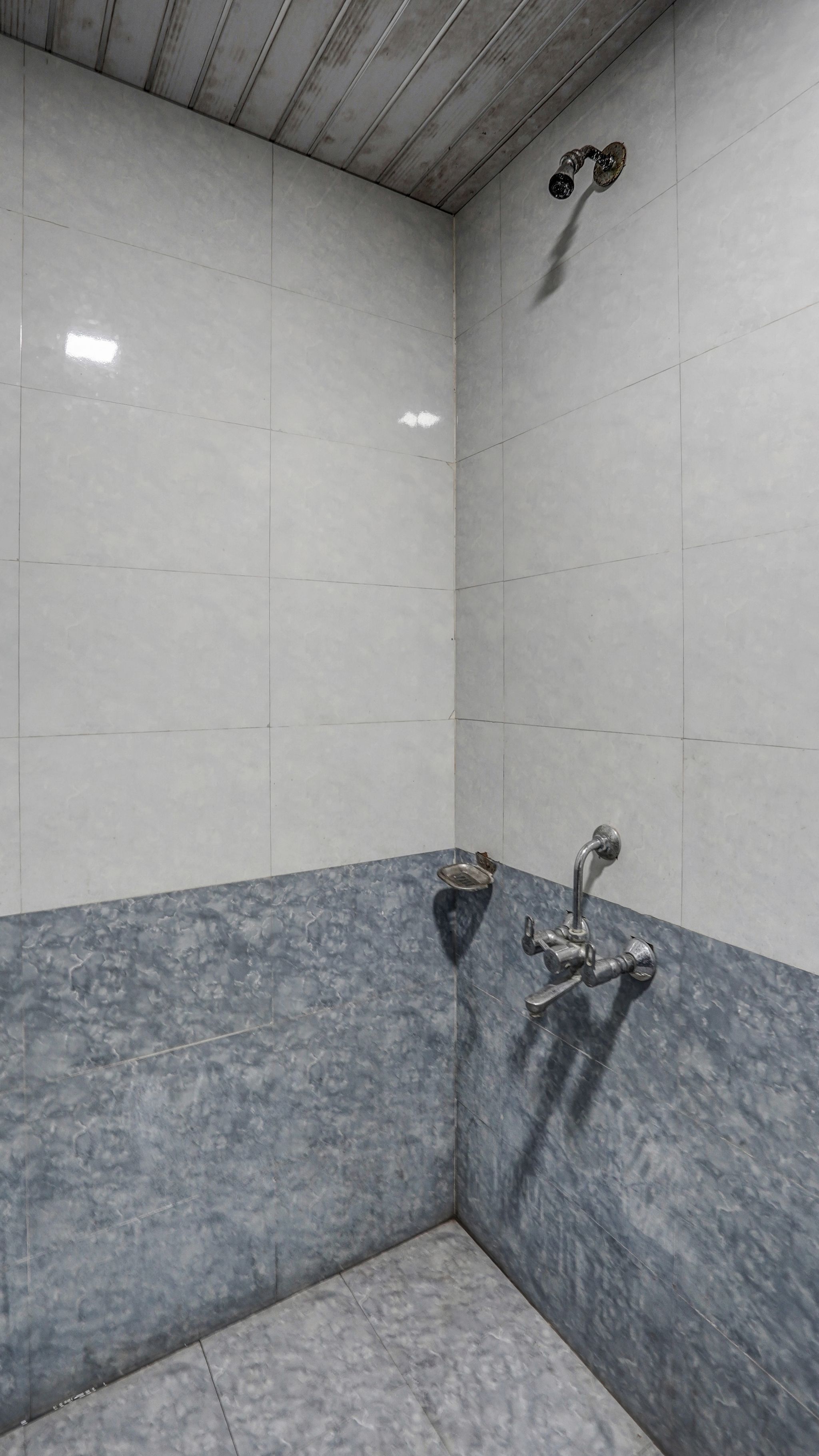 Utkarsh Hotel & Lodging Deluxe Non-AC Room 6