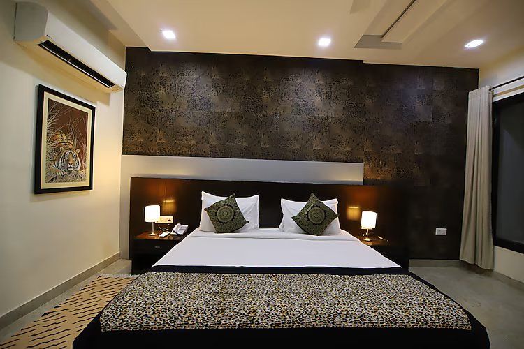 Jungle Vilas Resort Deluxe Room 4