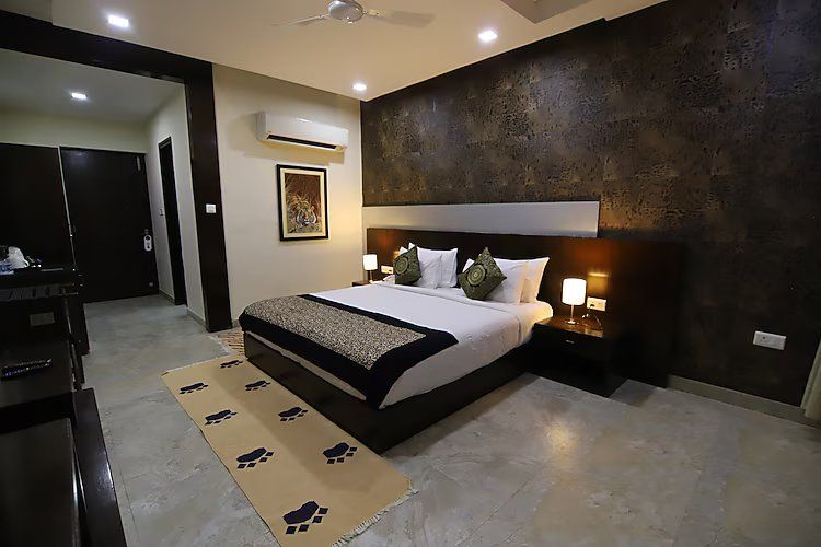 Deluxe Pool View Room