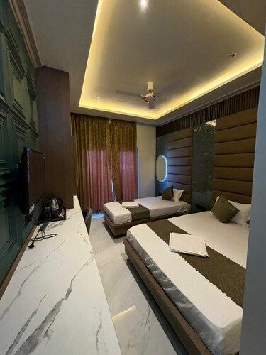 Family Suite with Lake View Bed