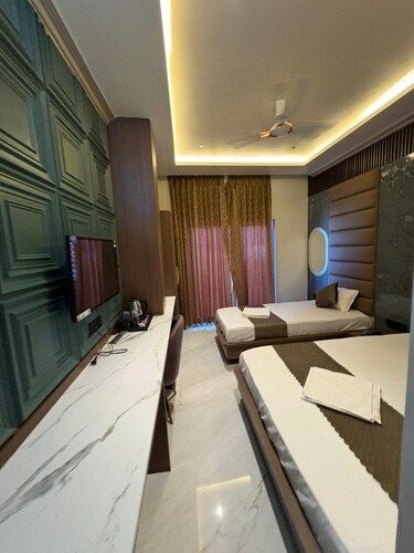 Family Suite with Lake View Bed