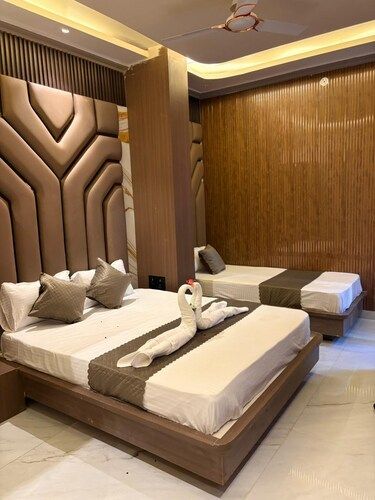 Hotel Make Sure Deluxe Room with City View 4