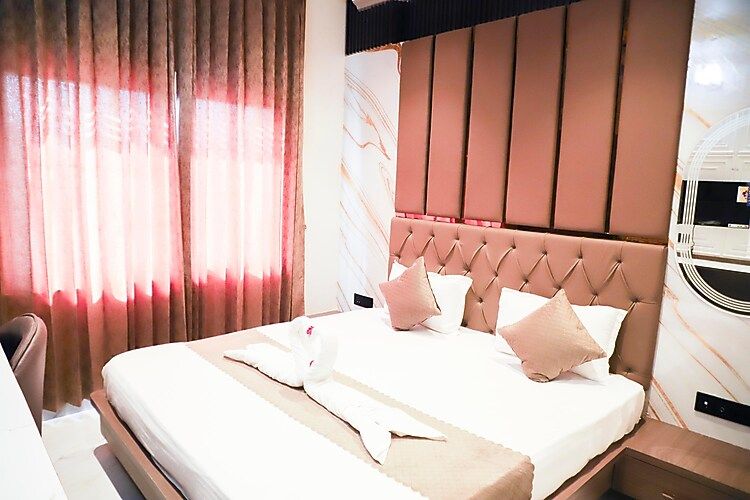 Hotel Make Sure Deluxe Room with City View 2