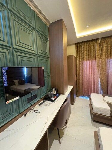 Hotel Make Sure Deluxe Room with City View 3