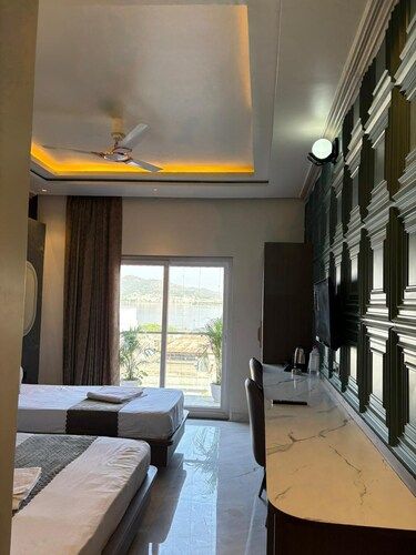 Family Suite with Lake View Bed