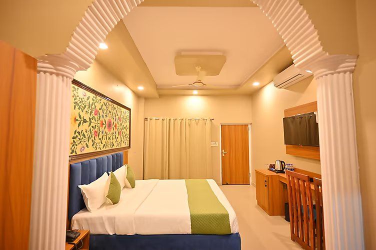 The Van Bagh Ranthambhore Noor -Super Deluxe Room with Swimming Pool View 2