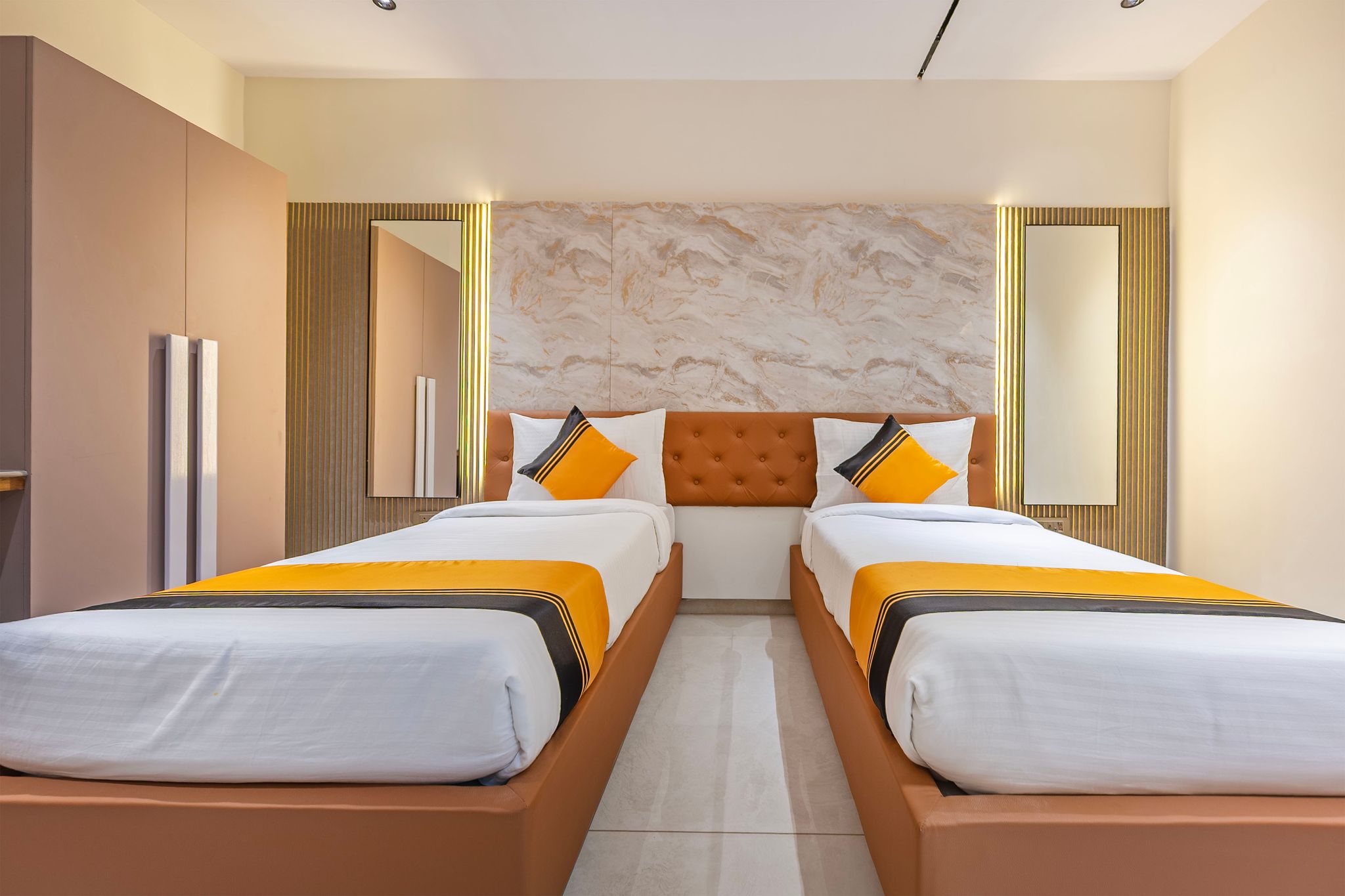 Itsy Hotels Prime Unity Standard Room 6