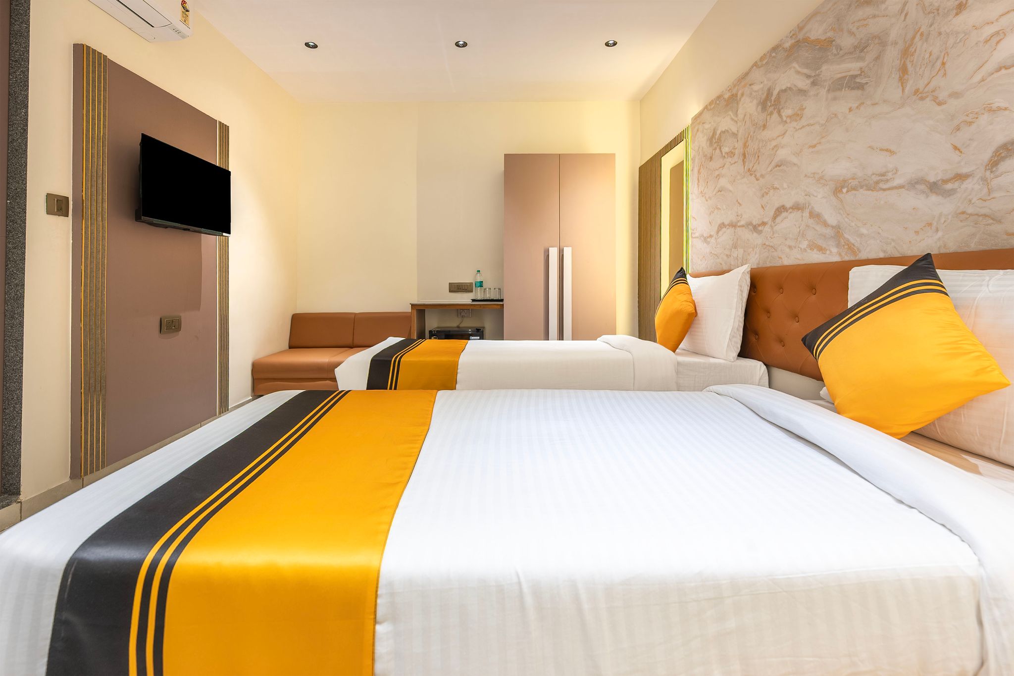 Itsy Hotels Prime Unity Standard Room 4