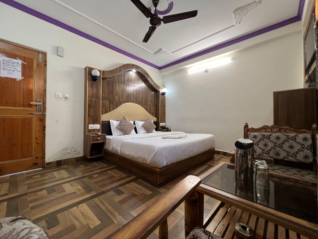 Hotel Sunlight Manali Deluxe Room 8