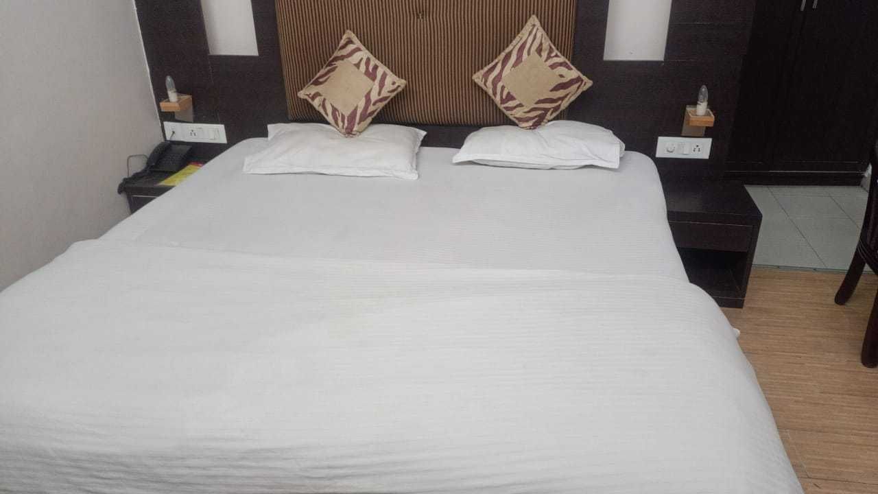 Collection O Dhanbad Railway Station Formerly Hotel VIP Residency CLASSIC 9