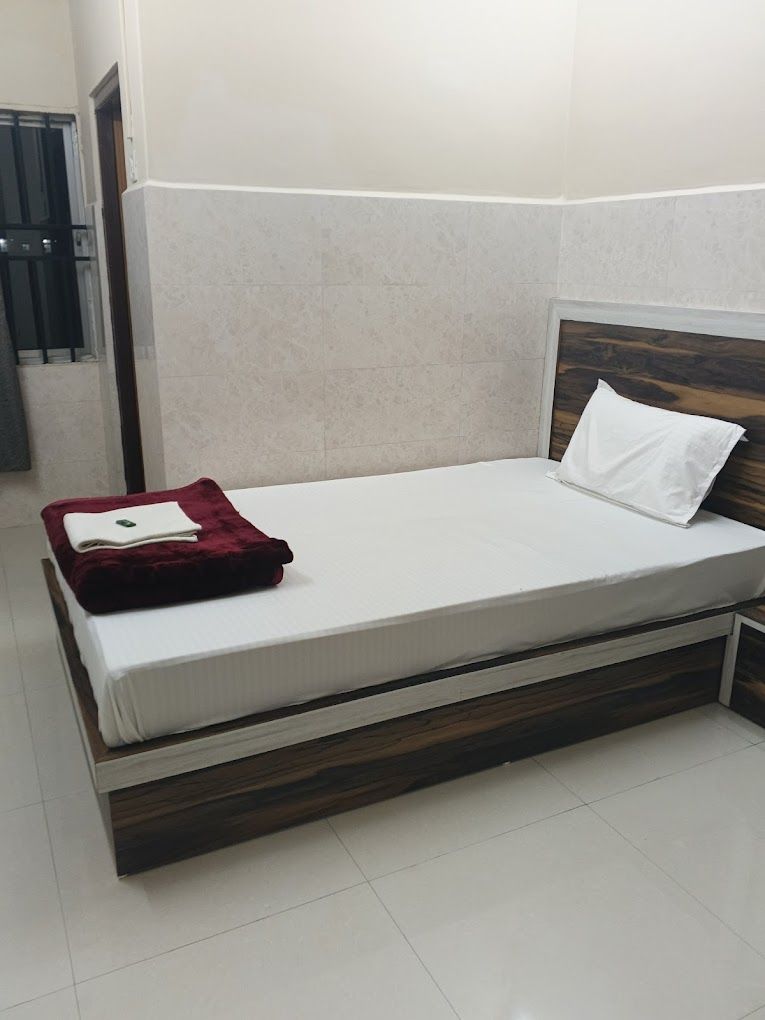 Hotel Shree Palace Standard Non Ac Room 2