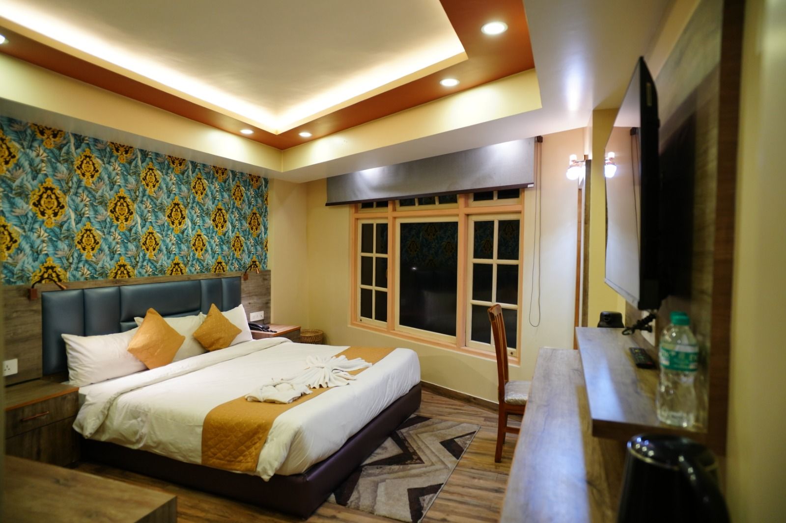 Luxury Room with Mountain View