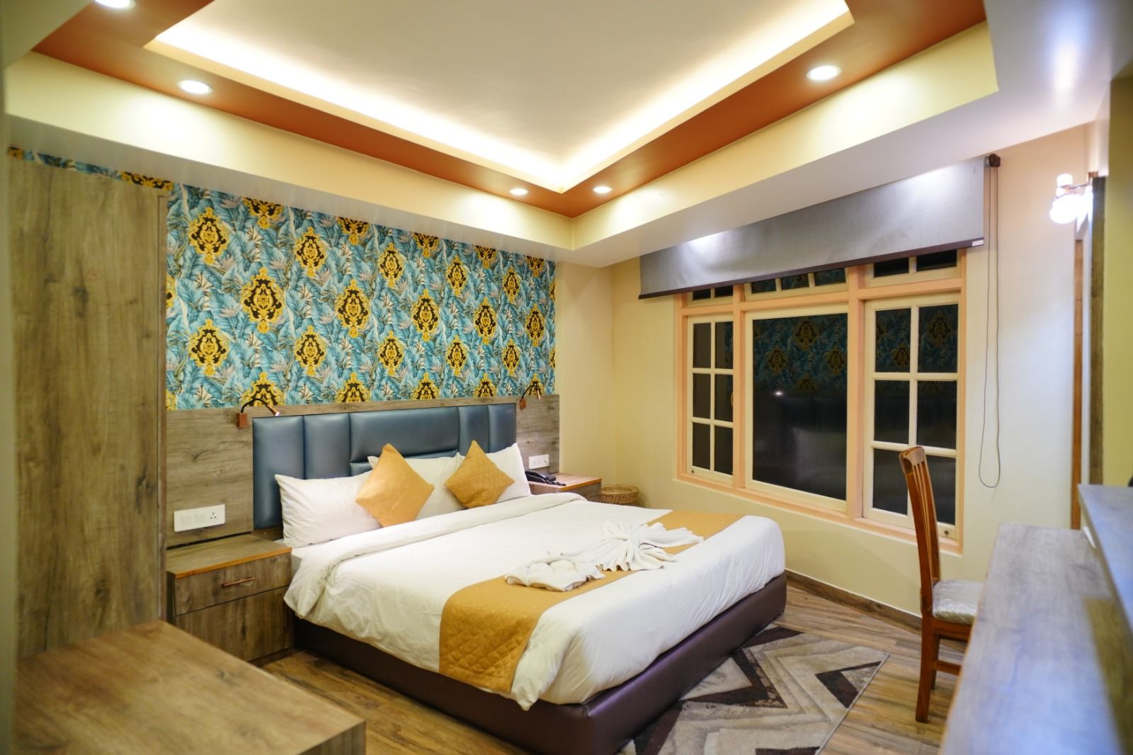 Luxury Room with Mountain View