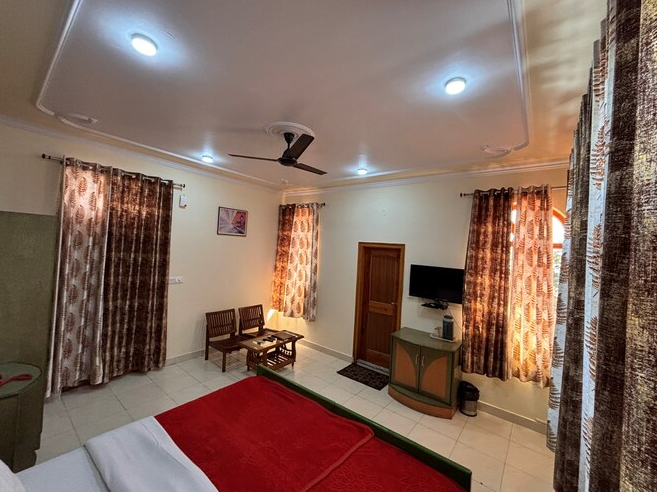 Hotel Golden Dreams Deluxe Room (AC) 7