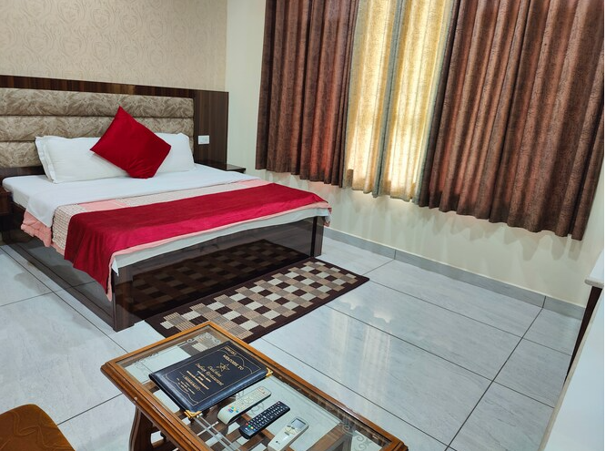 Hotel Golden Dreams Deluxe Room (AC) 4