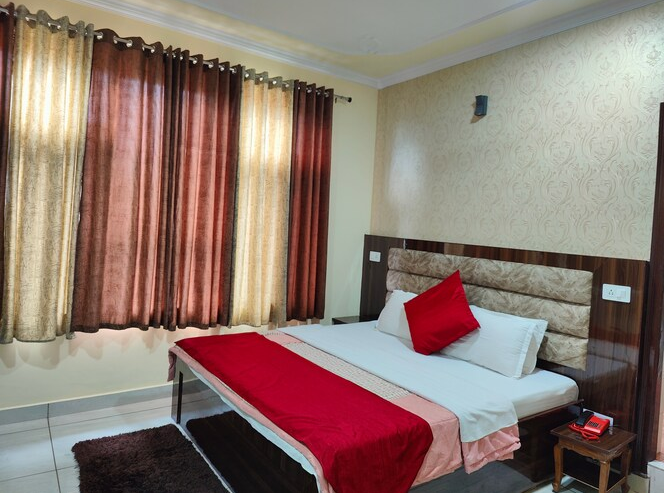 Hotel Golden Dreams Deluxe Room (AC) 9