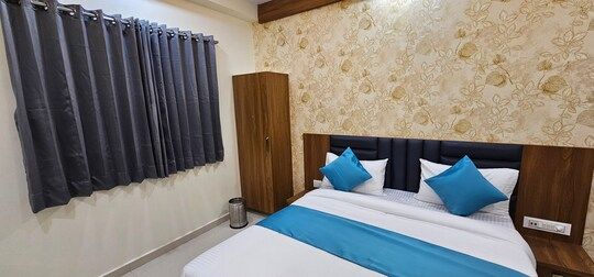 Hotel Empire Deluxe Room 5