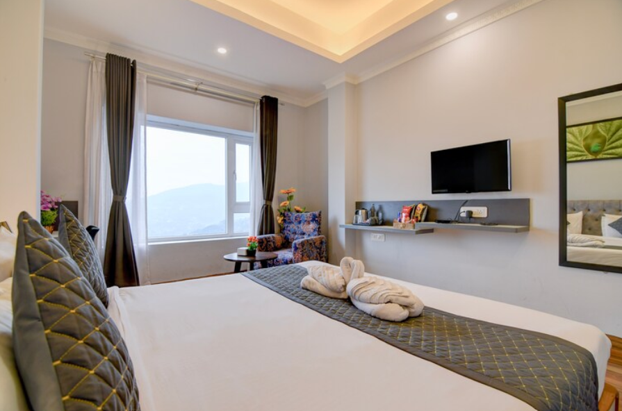 GHASSO RESIDENCY Deluxe Double with Mountain View 3