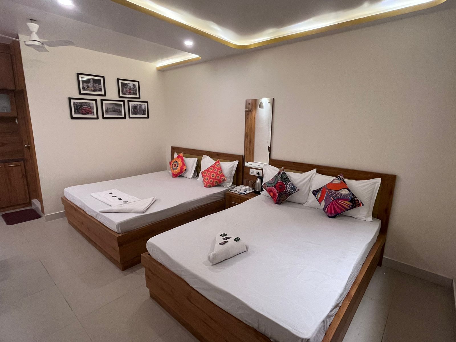 SUPER EXECUTIVE ROOM