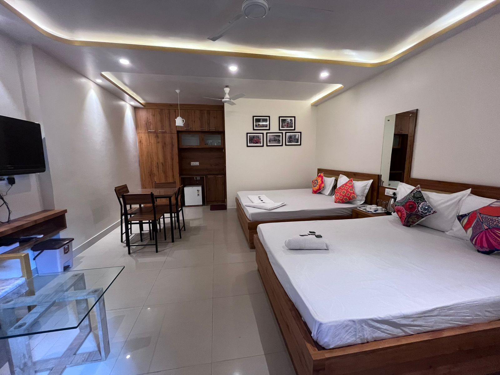 SUPER EXECUTIVE ROOM