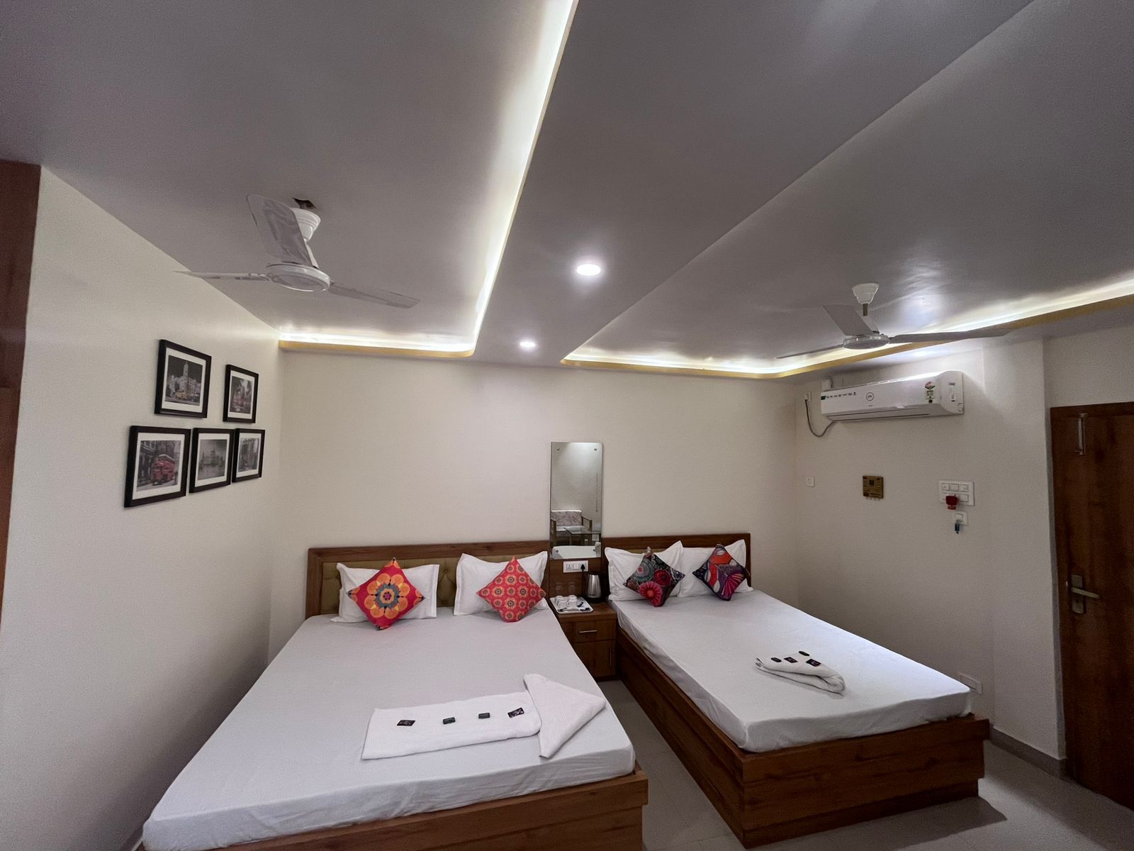 SUPER EXECUTIVE ROOM