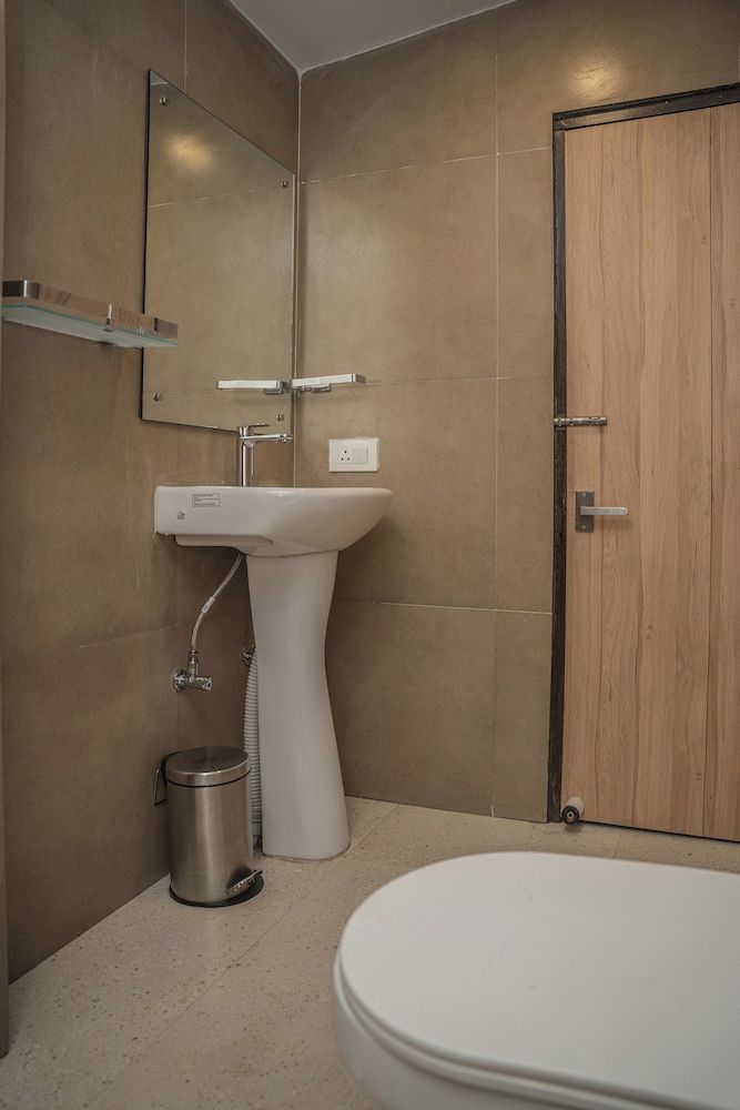 ARJAY VALLEY Deluxe Non View Room 6